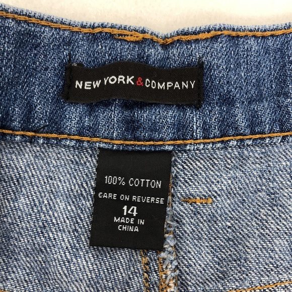 NY&CO. Shorts Distressed Jean Size 14 - Picture 6 of 11